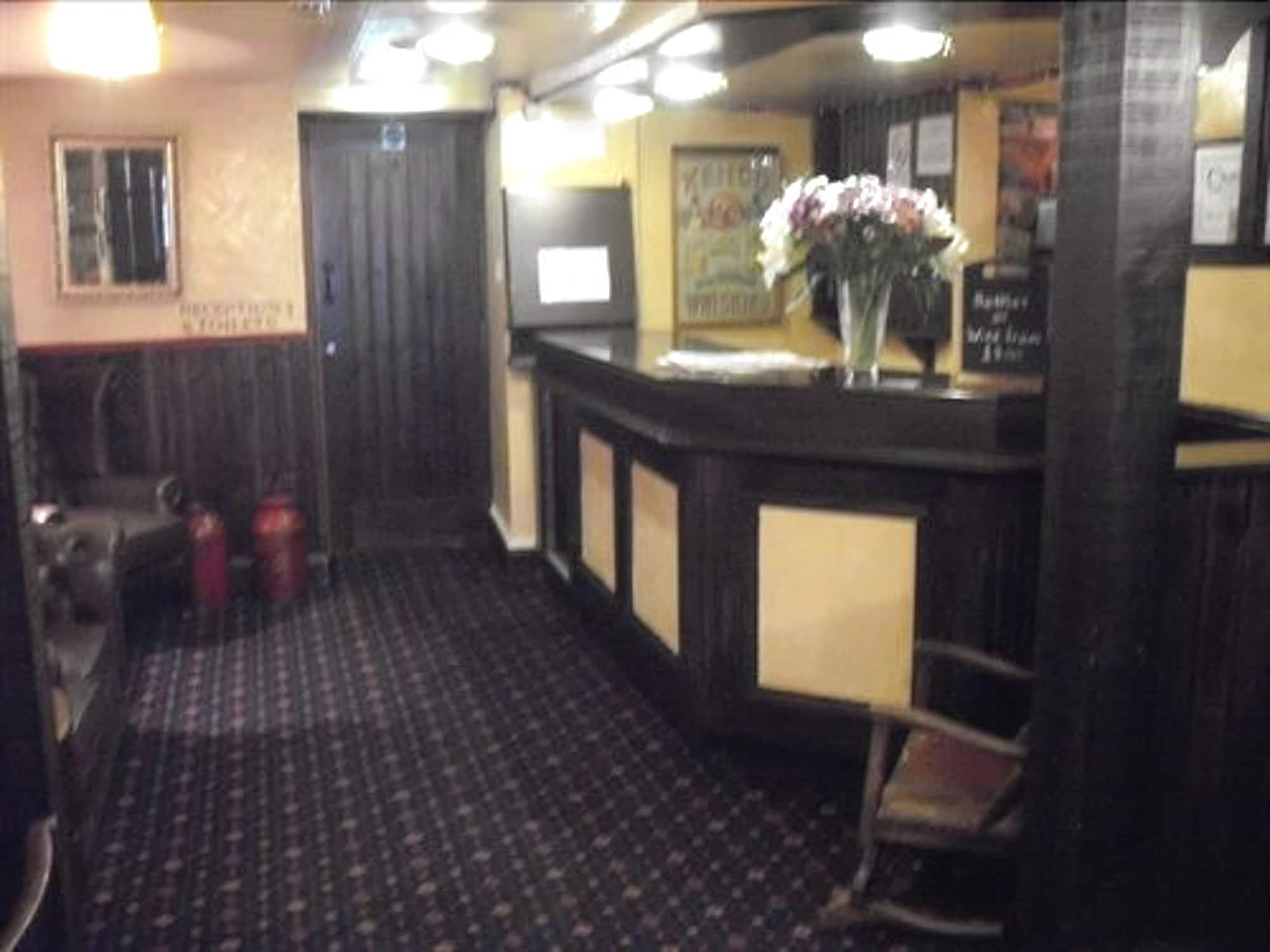 The Bridge Inn Tillicoultry Exteriör bild