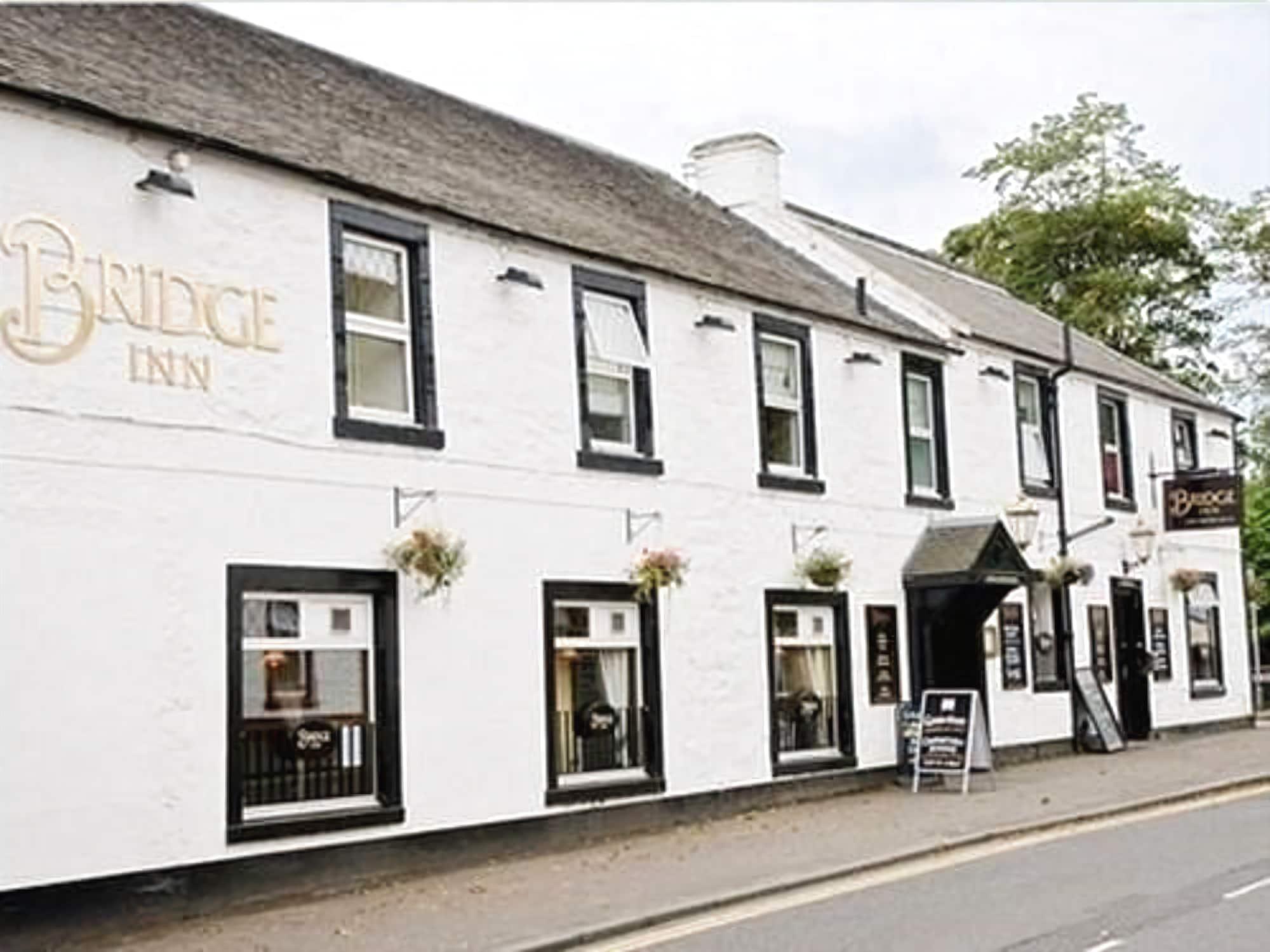 The Bridge Inn Tillicoultry Exteriör bild